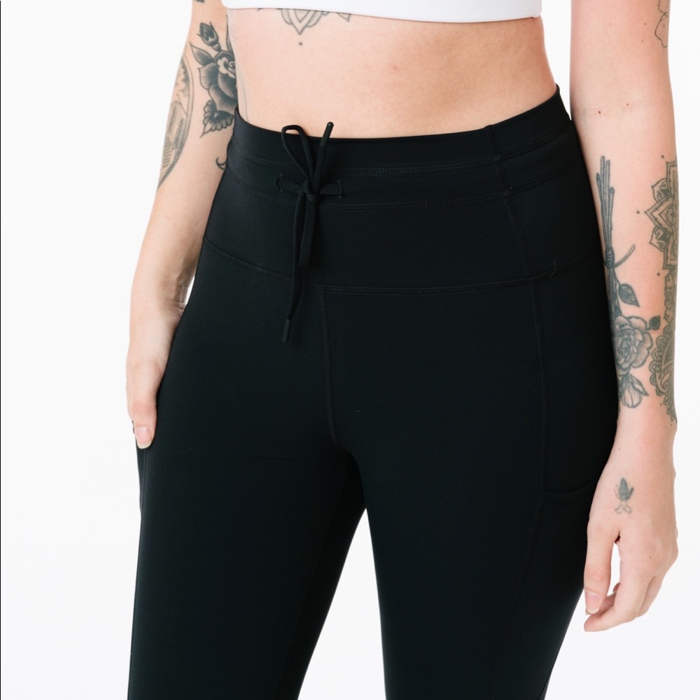 Zyia black pocket drawstring luxe 7/8